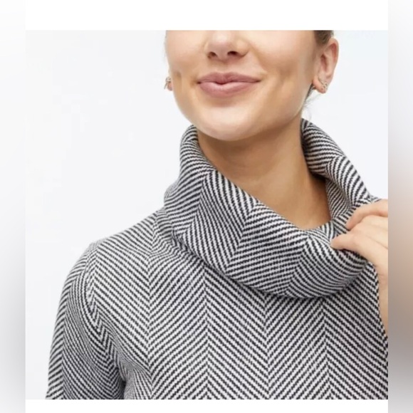 J. Crew Long Sleeve Funnelneck Pullover Fleece Lined Sweater-Herringbone Medium - Picture 2 of 5